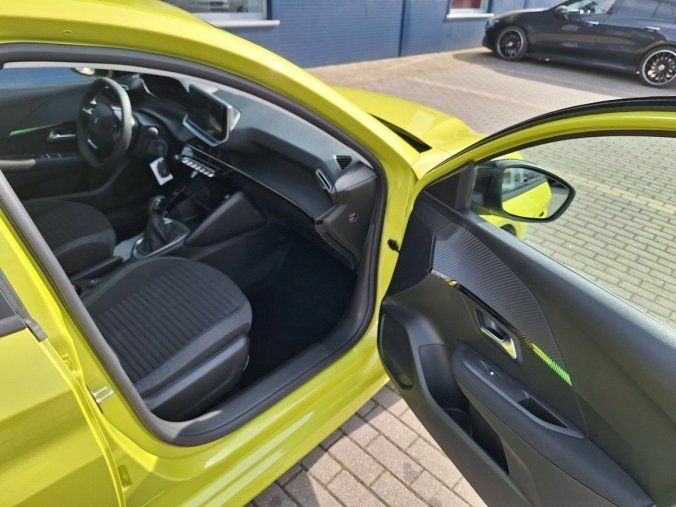 Peugeot 208, Peugeot 208 Style PureTech 100k MAN5, barva žlutá