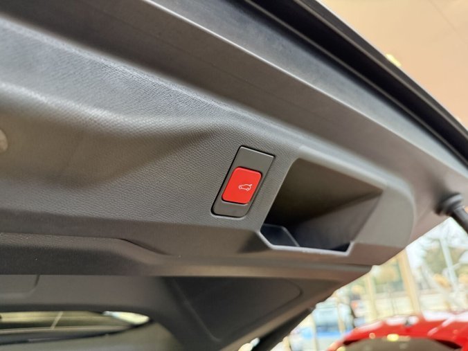 Peugeot 5008, Peugeot 5008 GT Hybrid 145k, Automat, barva šedá