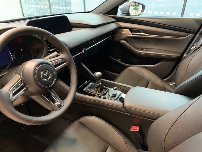 Mazda 3, G122 AT, barva stříbrná