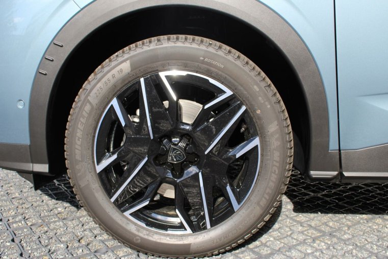 Peugeot 5008, Peugeot 5008 ALLURE Hybrid 145k e-DCS6, barva modrá