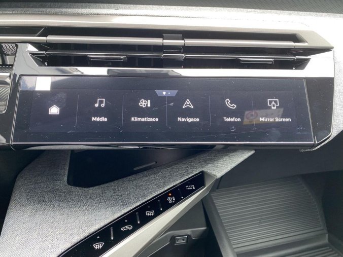 Peugeot 5008, Peugeot 5008 ALLURE Hybrid 145 e-DCS6, barva modrá