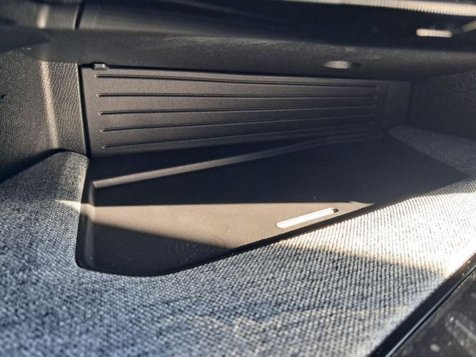 Peugeot 5008, Peugeot 5008 5008 GT Hybrid 145 e-DCS6, barva bílá