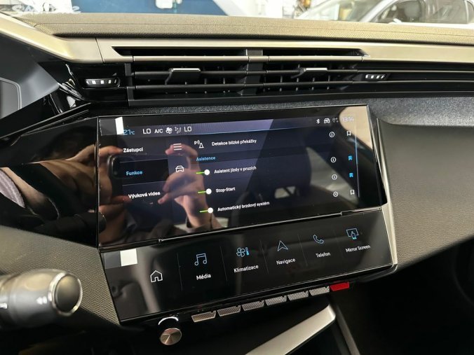 Peugeot 408, Peugeot 408 ALLURE Hybrid 145k e-DCS6, barva modrá