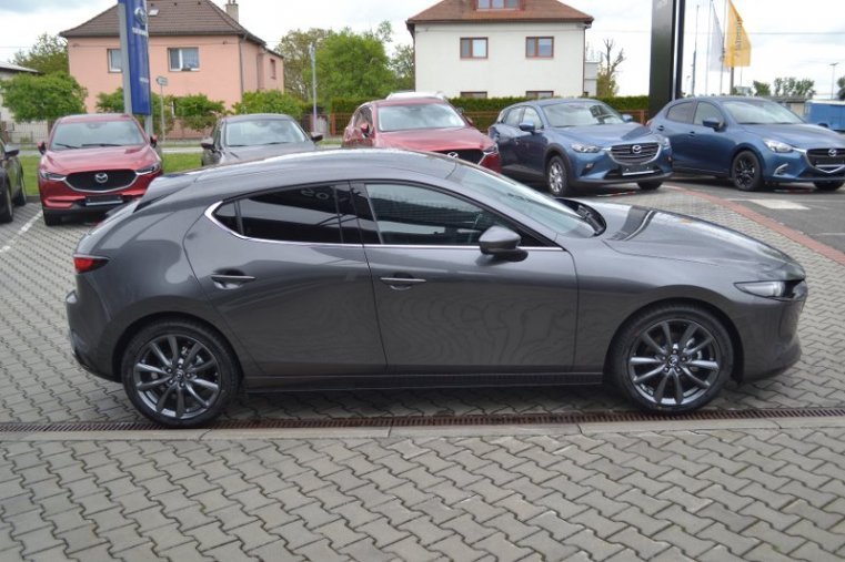 Mazda 3, Skyactiv G122, barva šedá