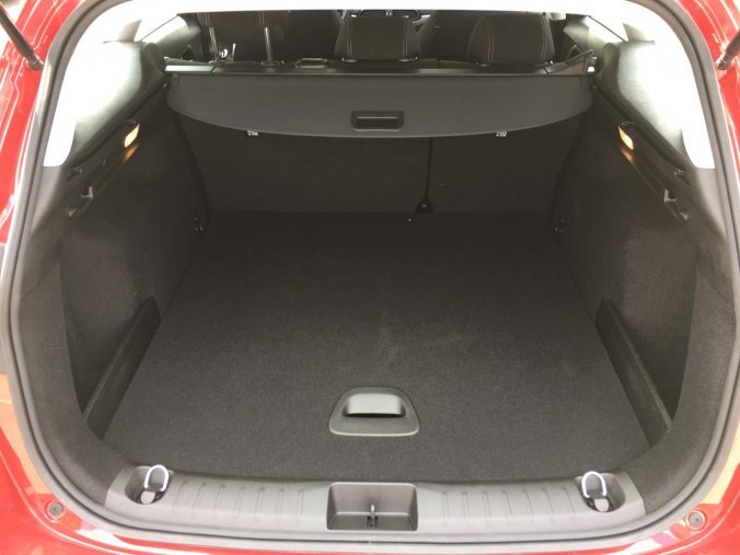 Fiat Tipo, ITALIA EXTRA 1.6 MultiJet 120k E6D, barva červená