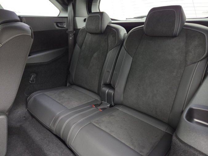 Peugeot 5008, Peugeot 5008 5008 GT Hybrid 145 e-DCS6, barva bílá