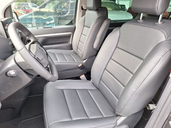 Peugeot Traveller, Peugeot Traveller ALLURE Long 2.2 BHDi 180k EAT8, barva šedá