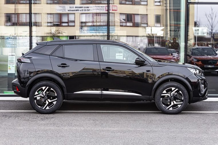 Peugeot 2008, Peugeot 2008 1,2 ALLURE Hybrid 145 e-DCS6, barva oranžová