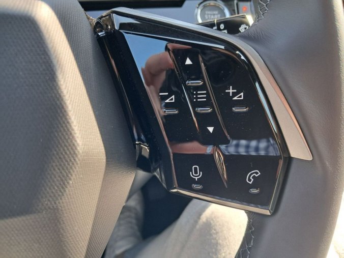 Peugeot 5008, Peugeot 5008 5008 ALLURE Hybrid 145 e-DCS6-, barva šedá