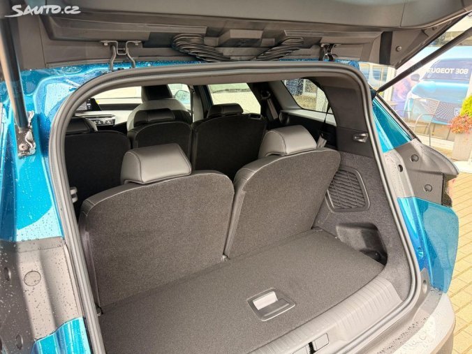 Peugeot 5008, Peugeot 5008 ALLURE Hybrid 145 e-DCS6, barva modrá