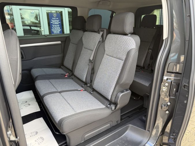 Peugeot Traveller, Peugeot Traveller Active L2 2.2 BlueHDi 150 MAN6, barva zelená