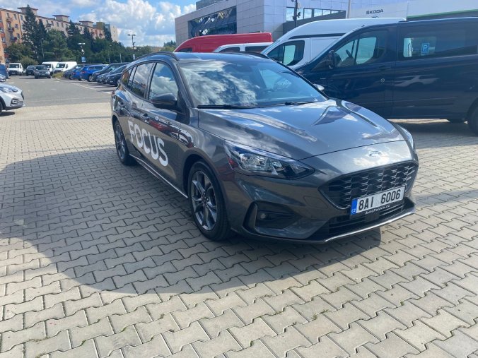 Ford Focus, Focus ST-line 1.5 EcoBoost, barva šedá