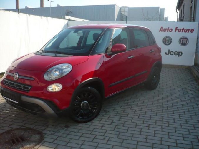 Fiat 500L, 1.4 16v 95k Connect, barva červená