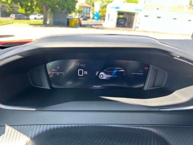 Peugeot 2008, Peugeot 2008 ALLURE Hybrid 145k e-DCS6, barva červená