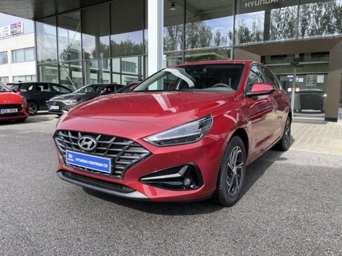 Hyundai i30, 1,5i 81 kW MT, barva červená