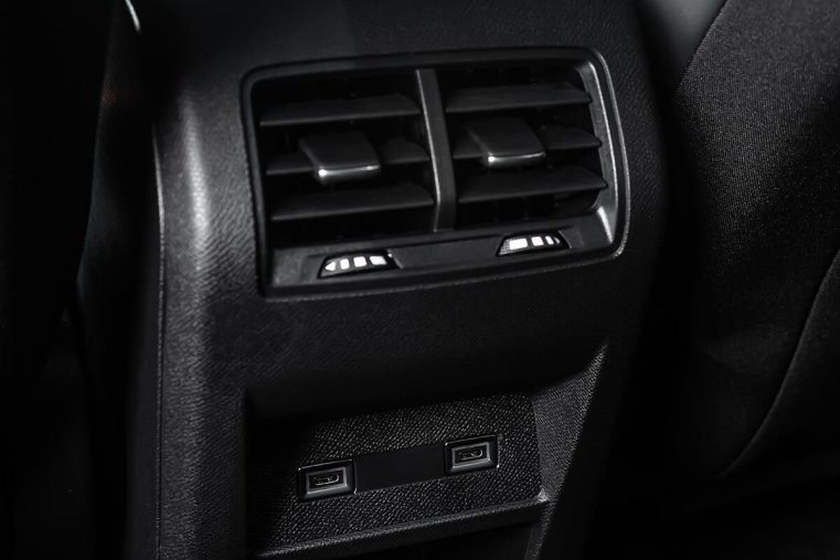 Peugeot 308, Peugeot 308 1,2 SW ALLURE Hybrid 145 e-DCS, barva bílá