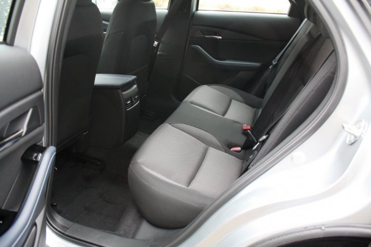 Mazda CX-30, SKYACTIV-G, barva stříbrná