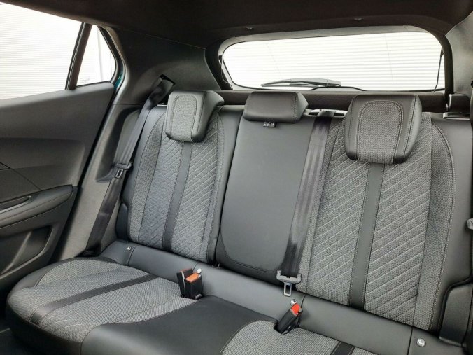 Peugeot 2008, Peugeot 2008 ALLURE PureTech 130 S&S EAT8, barva modrá