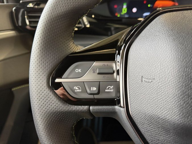 Peugeot 308, Peugeot 308 SW GT Hybrid 145 e-DCS6, barva červená