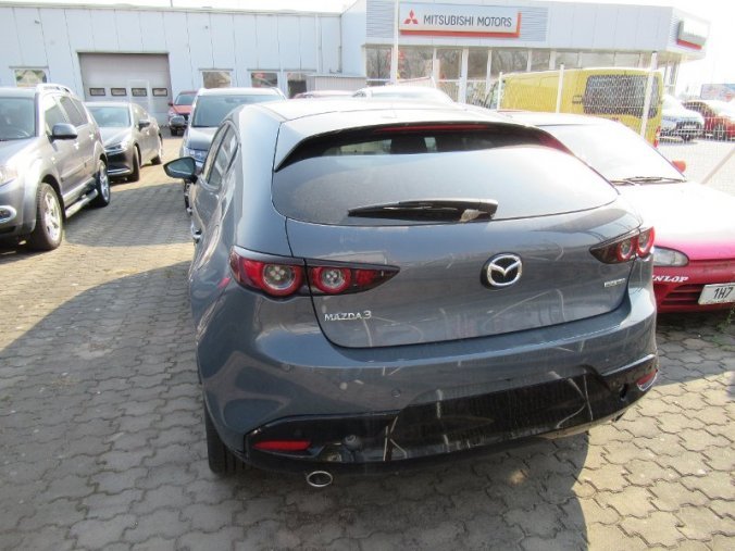 Mazda 3, skyactive G122 AT, barva šedá