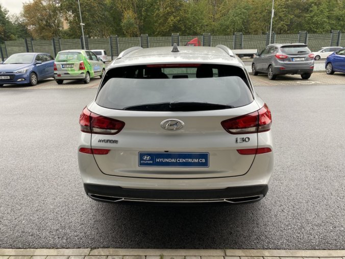 Hyundai i30, 1,5i 81 kW MT, barva stříbrná