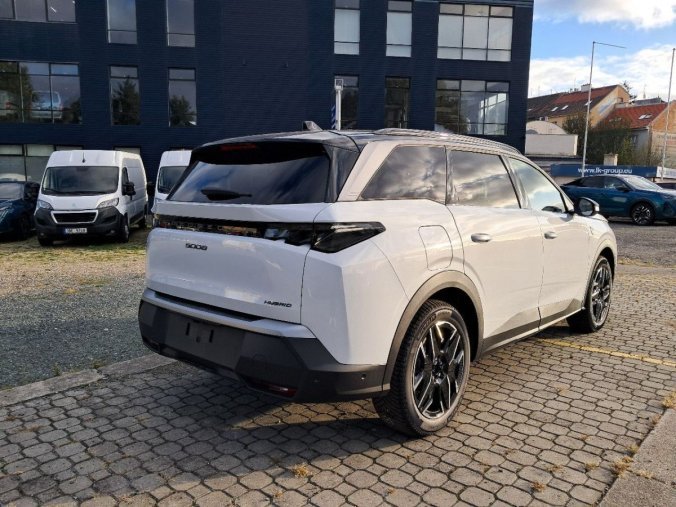 Peugeot 5008, Peugeot 5008 GT Hybrid 136 e-DCS6, barva bílá