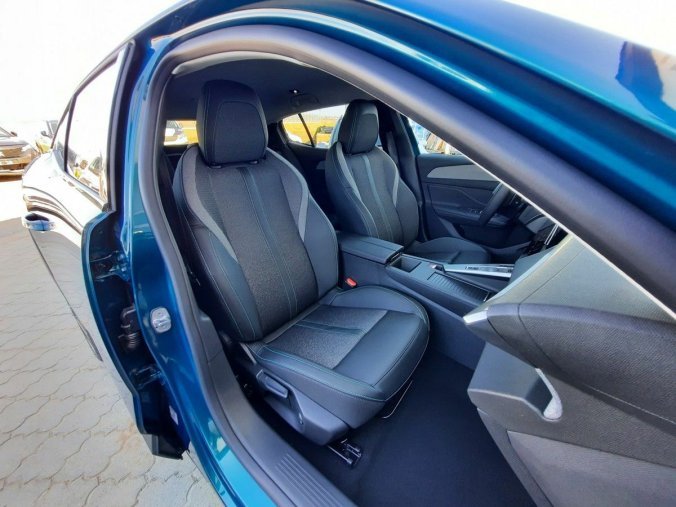 Peugeot 408, Peugeot 408 ALLURE Hybrid 136 e-DCS6, barva modrá