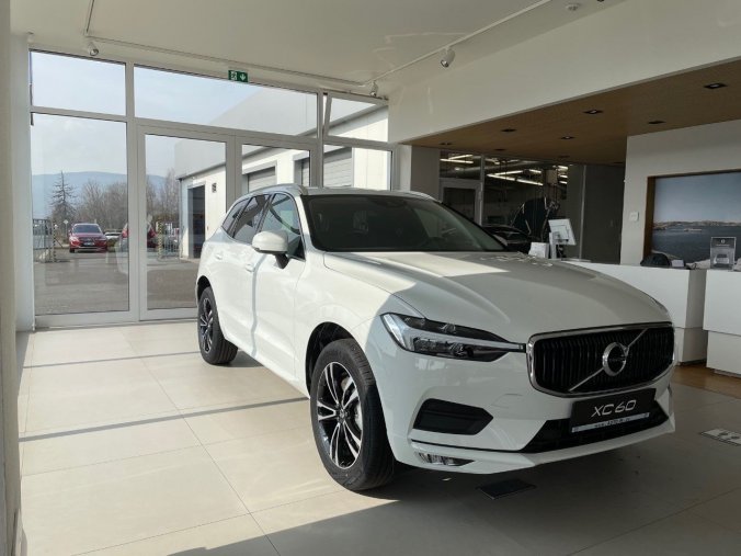 Volvo XC60, hatchback, MOMENTUM PRO SUV 2,0 B4 Mild-Hybrid, diesel, barva bílá