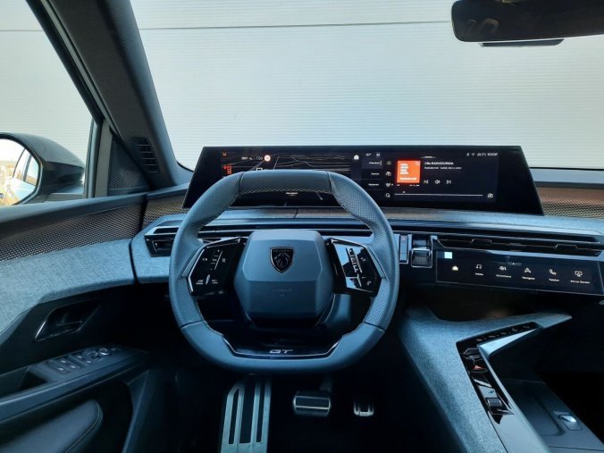 Peugeot 5008, Peugeot 5008 GT Hybrid 136 e-DCS6, barva šedá
