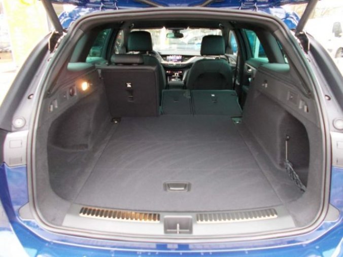 Opel Insignia, Ultimate Sports Tourer F 2.0 D, barva modrá