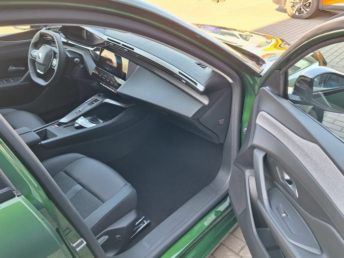Peugeot 308, Peugeot 308 ALLURE PureTech 130  EAT8, barva zelená