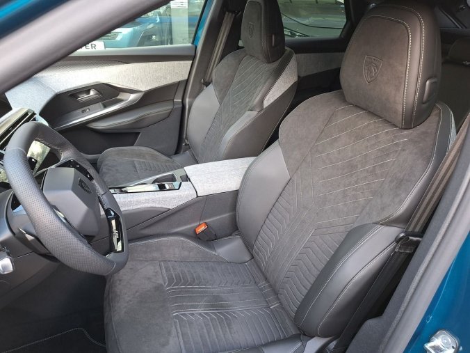 Peugeot 3008, Peugeot 3008 GT Hybrid 145 e-DCS6, barva modrá
