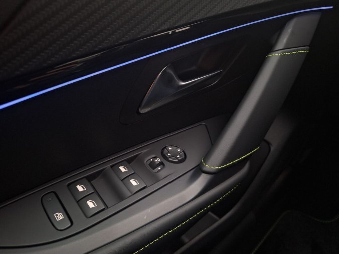 Peugeot 208, Peugeot 208 GT Hybrid 145 e-DCS6, barva červená