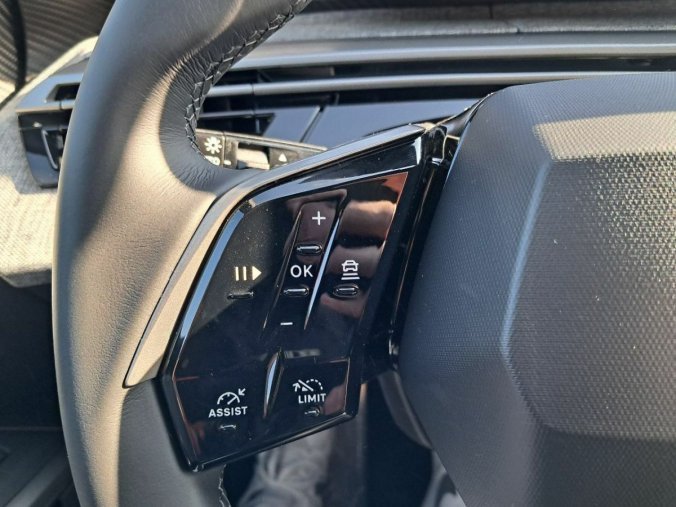 Peugeot 5008, Peugeot 5008 5008 ALLURE Hybrid 136 e-DCS6, barva bílá