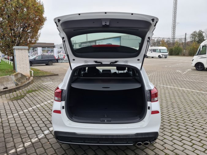 Hyundai i30, 1,5 T-GDI 117 kW iMT MHEV, barva bílá