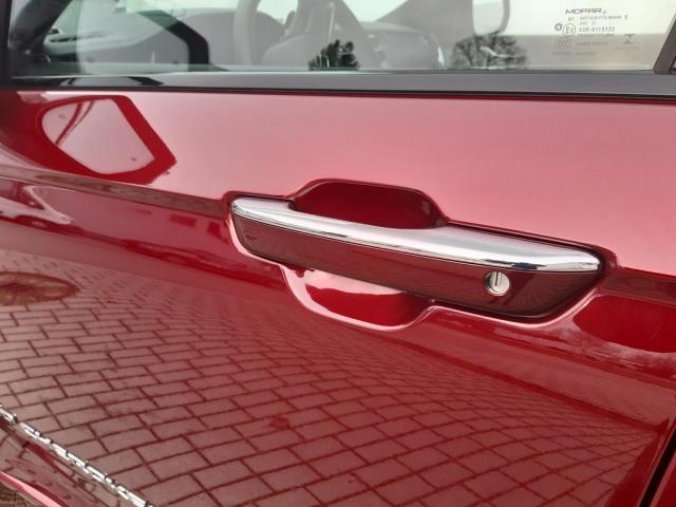 Jeep Grand Cherokee, L 5,7 V8 Overland  7 míst, barva červená