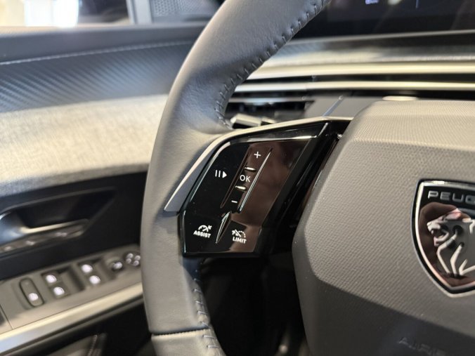 Peugeot 3008, Peugeot 3008 ALLURE Hybrid 136k, Automat, barva šedá