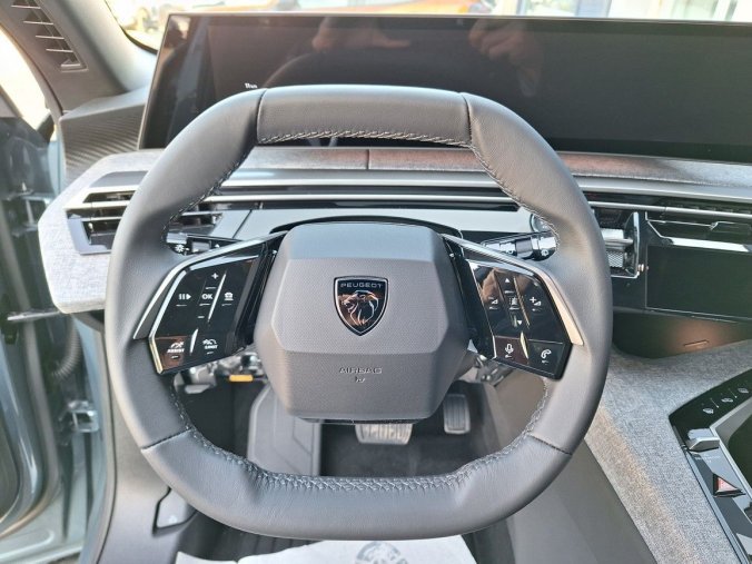 Peugeot 5008, Peugeot 5008 ALLURE Hybrid 136 e-DCS6, barva modrá