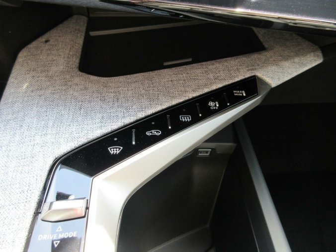 Peugeot 5008, Peugeot 5008 ALLURE Hybrid 145 e-DCS6, barva bílá