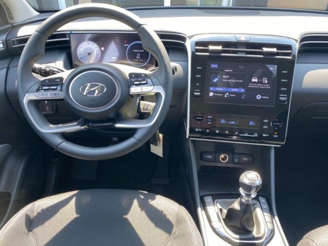 Hyundai Tucson, 1,6 T-GDI 4x2 110 kW 6st. manuální, barva stříbrná