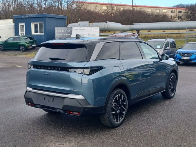 Peugeot 5008, Peugeot 5008 GT Hybrid 136 e-DCS6, barva modrá