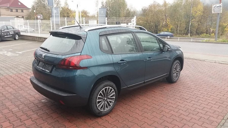 Peugeot 2008, ACTIVE 1.2 PureTech 130k, barva zelená