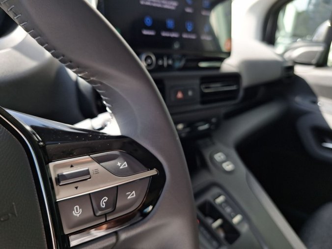 Peugeot Rifter, Peugeot Rifter LONG ALLURE 1.5 BHDi 130k EAT8, barva modrá