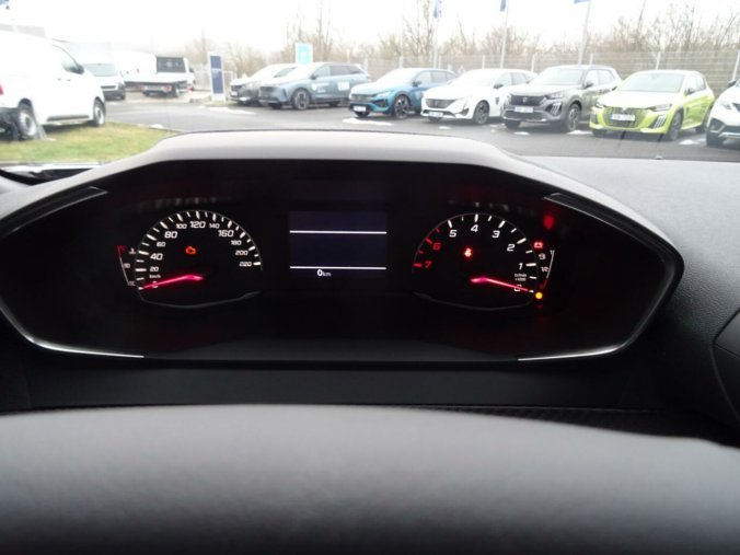 Peugeot 2008, Peugeot 2008 STYLE PureTech 100k MAN6, barva stříbrná