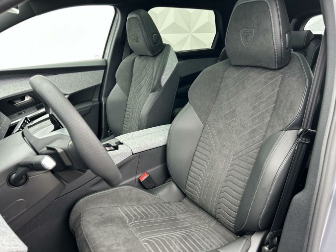 Peugeot 5008, Peugeot 5008 GT Hybrid 136 e-DCS6, barva šedá