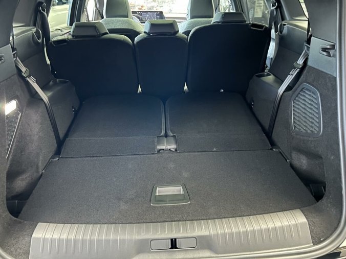 Peugeot 5008, Peugeot 5008 E-5008 GT - masážní sedadla, barva šedá