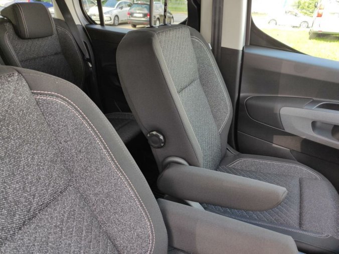 Peugeot Rifter, Peugeot Rifter ALLURE 1.5 HDI 130k MAN6 7míst, barva stříbrná