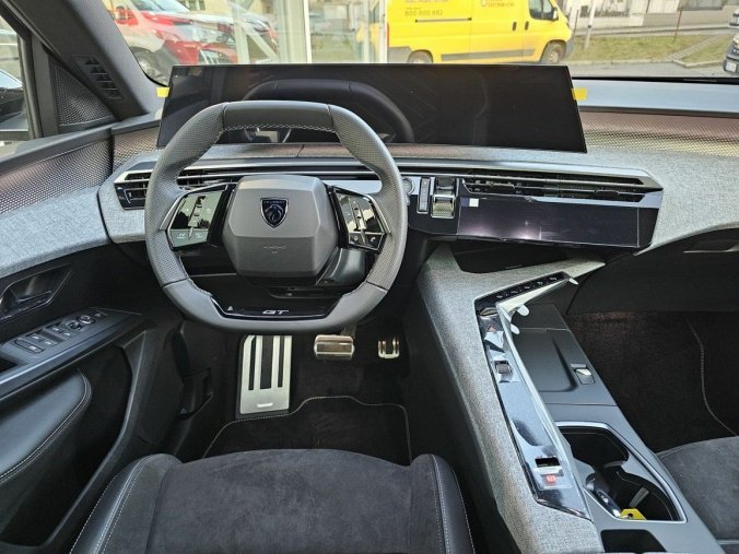 Peugeot 5008, Peugeot 5008 GT Hybrid 145 e-DCS6, barva šedá