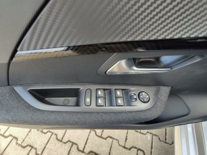 Peugeot 208, Peugeot 208 STYLE 1.2i 100k MAN6, barva stříbrná
