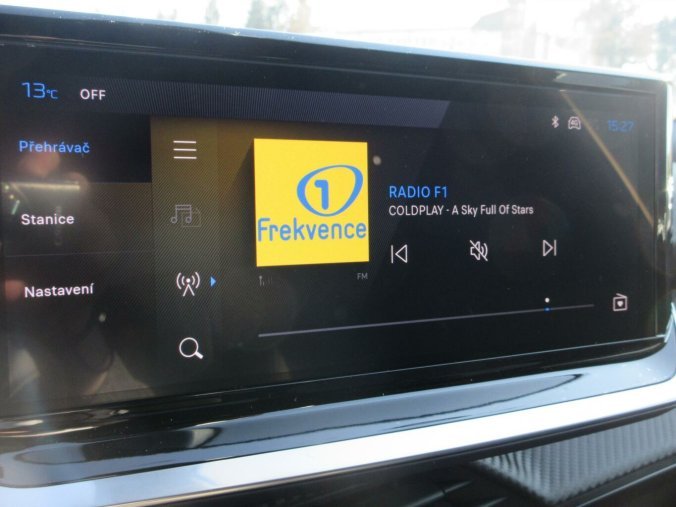 Peugeot 2008, Peugeot 2008 ALLURE Hybrid 145 e-DCS6, barva šedá